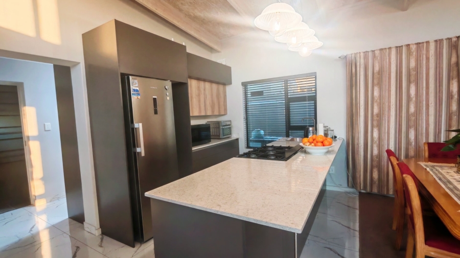 3 Bedroom Property for Sale in Hartenbos Heuwels Western Cape